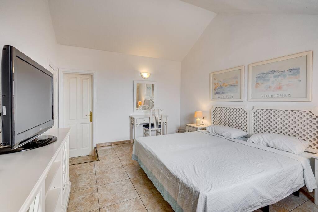 Royal Garden - 2 Bedroom * Playa de las Americas (Tenerife)